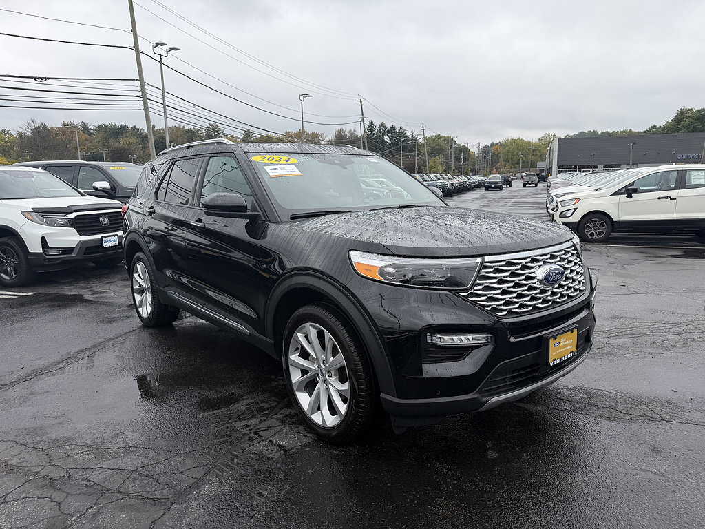 Certified 2024 Ford Explorer Platinum w/ Technology Package AWD/4WD image 9