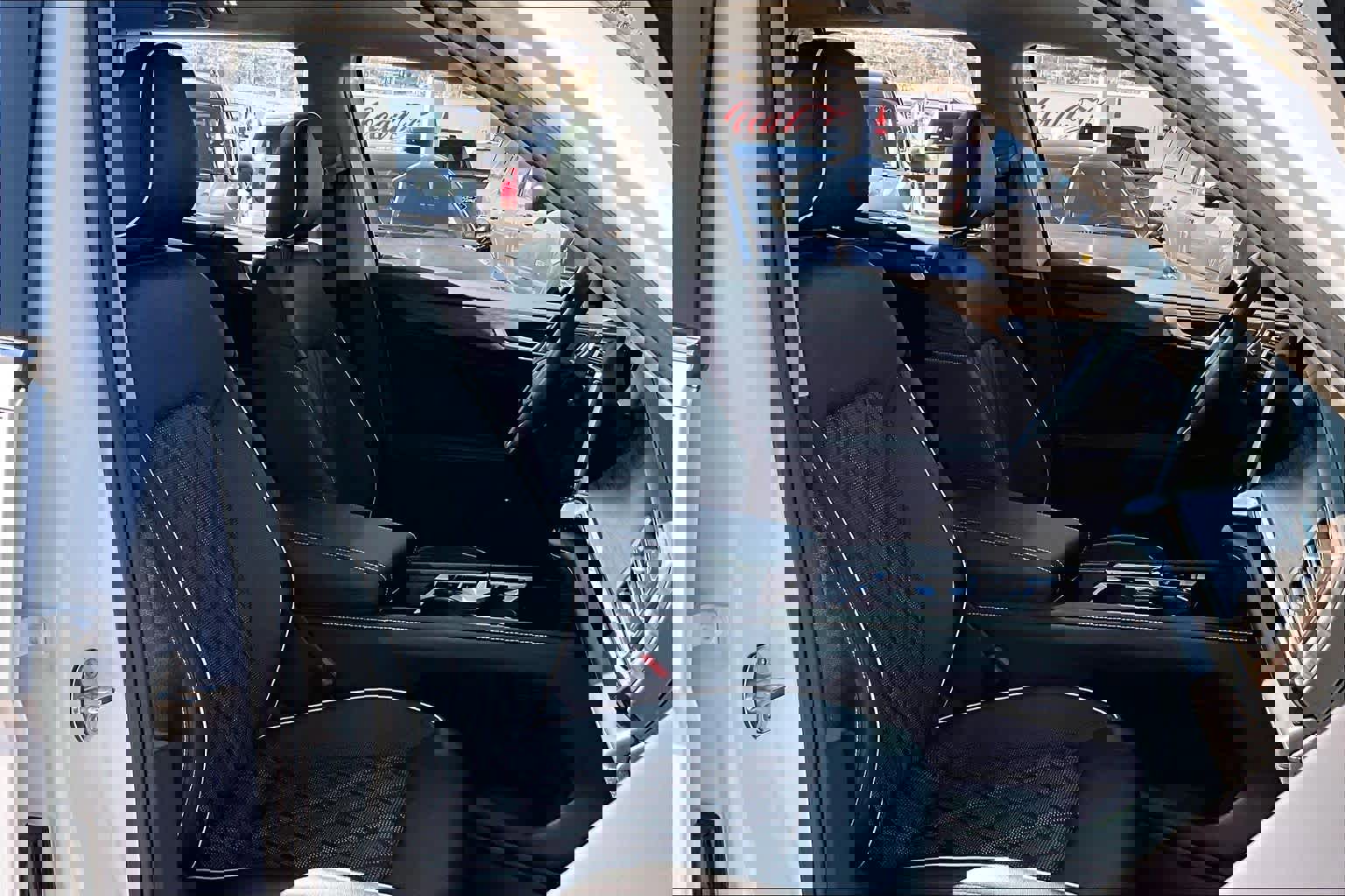 Used 2025 Volkswagen Atlas SEL Premium R-Line image 11