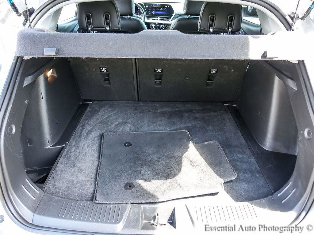 Used 2025 Chevrolet Trax LT w/ LT Convenience Package FWD image 21