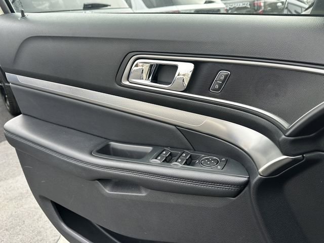 Certified 2018 Ford Explorer XLT w/ Equipment Group 202A image 32