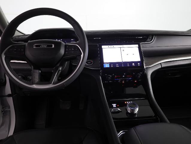 Used 2023 Jeep Grand Cherokee L Limited w/ Black Appearance Package AWD/4WD image 13