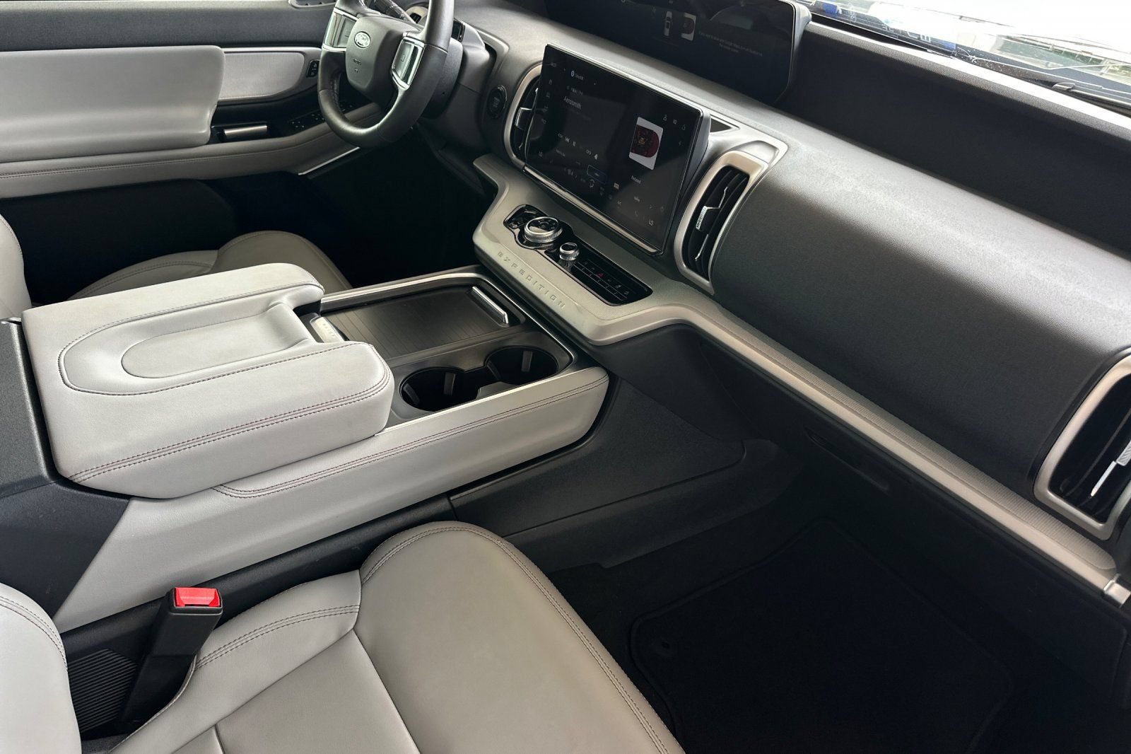 Certified 2025 Ford Expedition Active AWD/4WD image 16