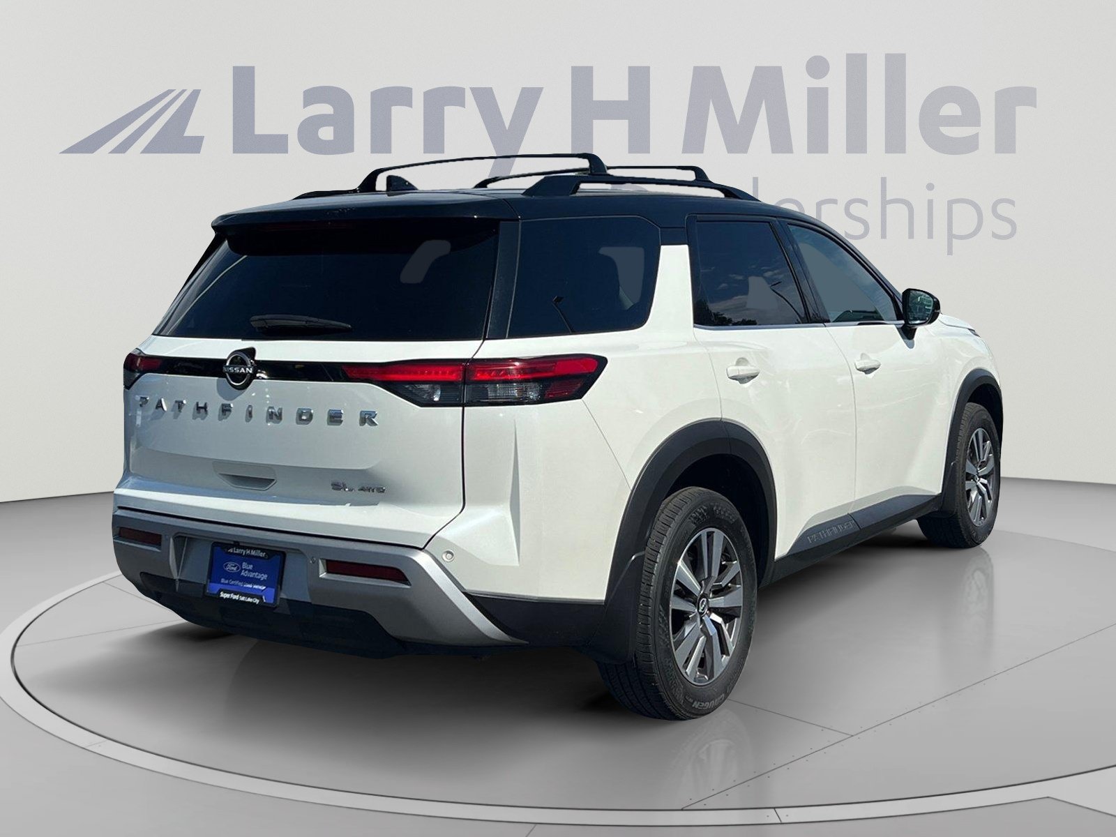 Used 2023 Nissan Pathfinder SL AWD/4WD image 5