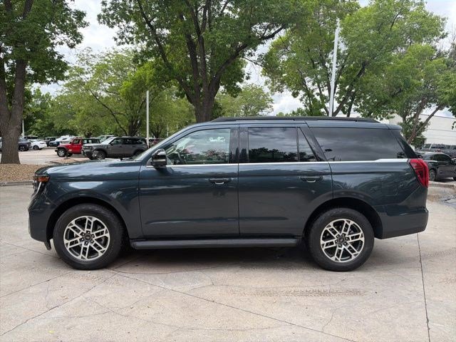 Certified 2025 Ford Expedition Active AWD/4WD image 3