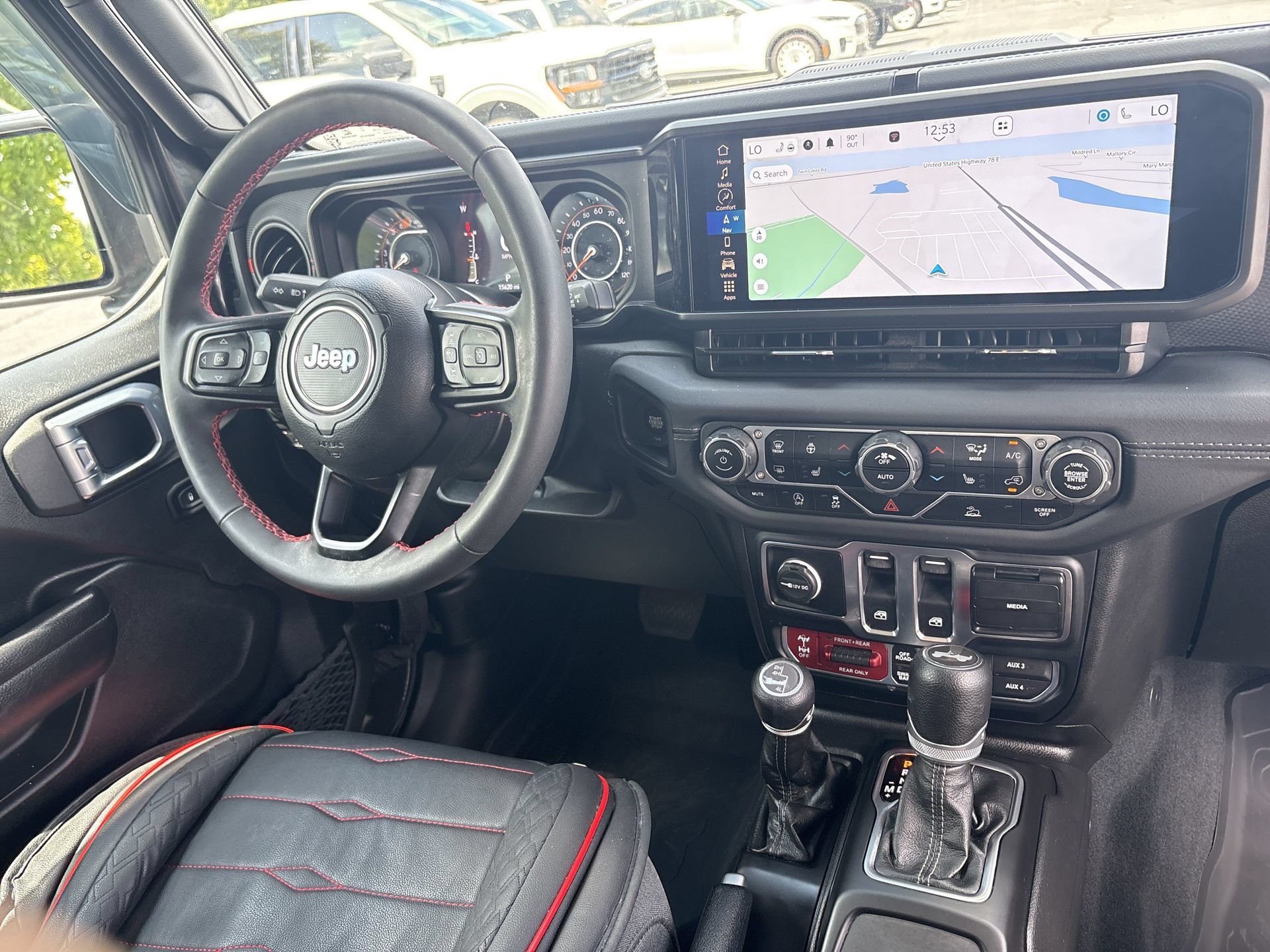 Used 2024 Jeep Wrangler Rubicon w/ Technology Group AWD/4WD image 3