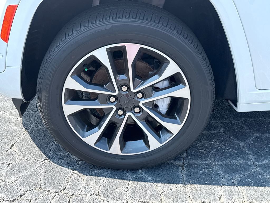 Used 2023 Jeep Grand Cherokee Overland w/ Luxury Tech Group IV RWD image 11