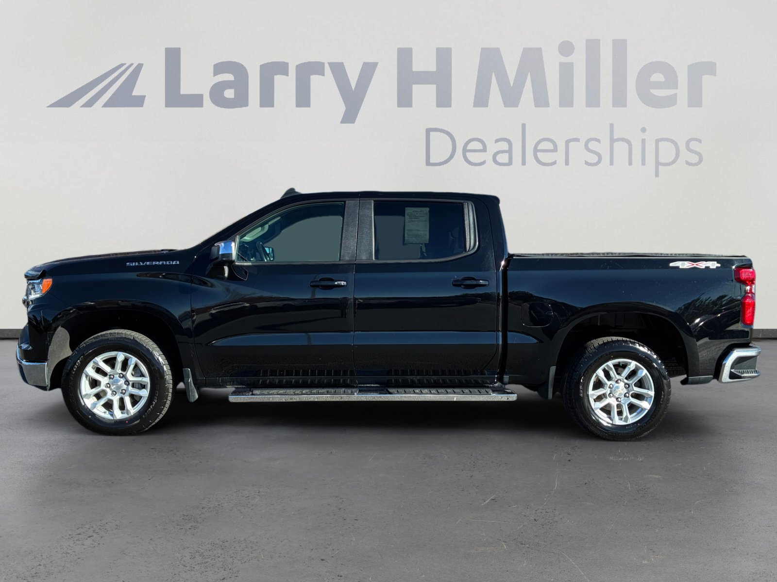 Used 2022 Chevrolet Silverado 1500 LT image 2