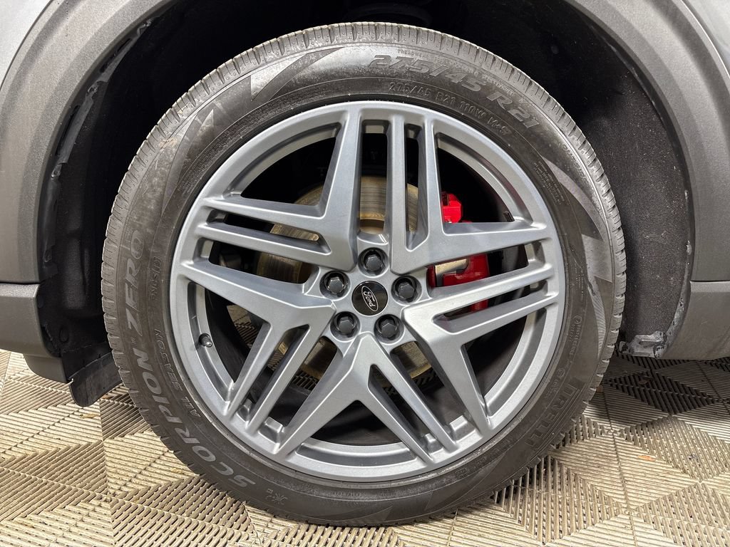 Certified 2025 Ford Explorer ST AWD/4WD image 9