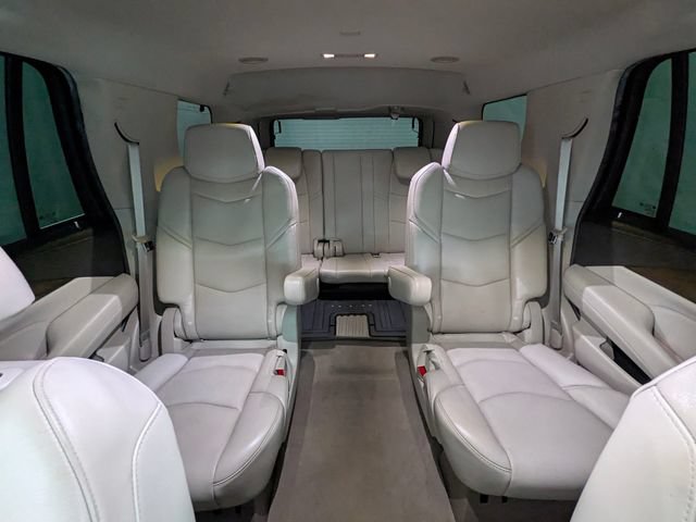 Used 2019 Cadillac Escalade Luxury AWD/4WD image 18