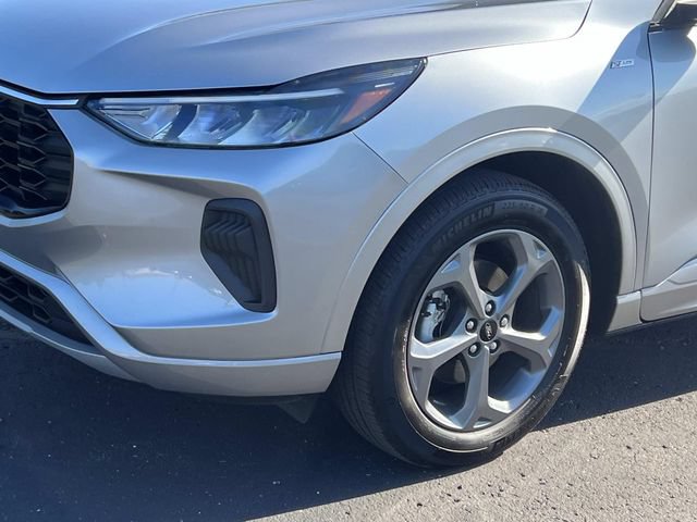 Certified 2023 Ford Escape ST-Line w/ Tech Pack #1 AWD/4WD image 8