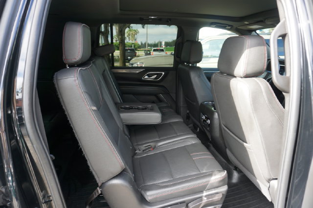Used 2023 Chevrolet Suburban RST RWD image 13