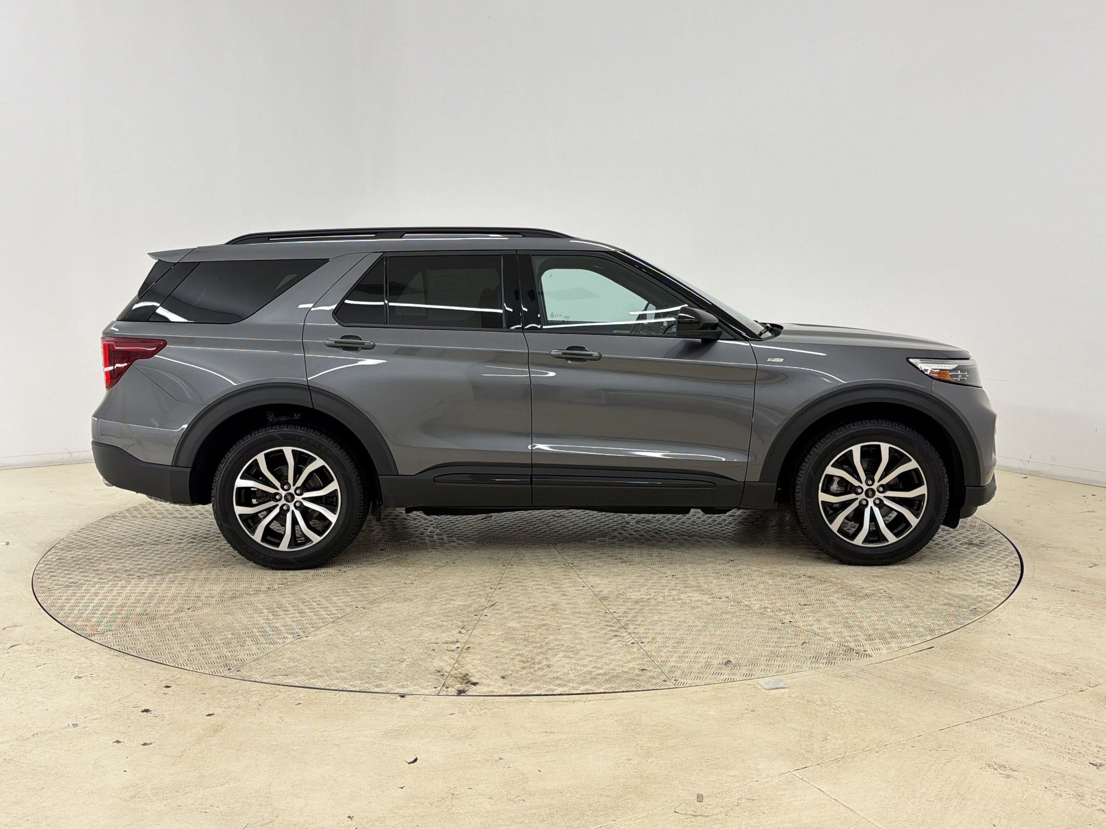 Certified 2023 Ford Explorer ST-Line AWD/4WD image 8