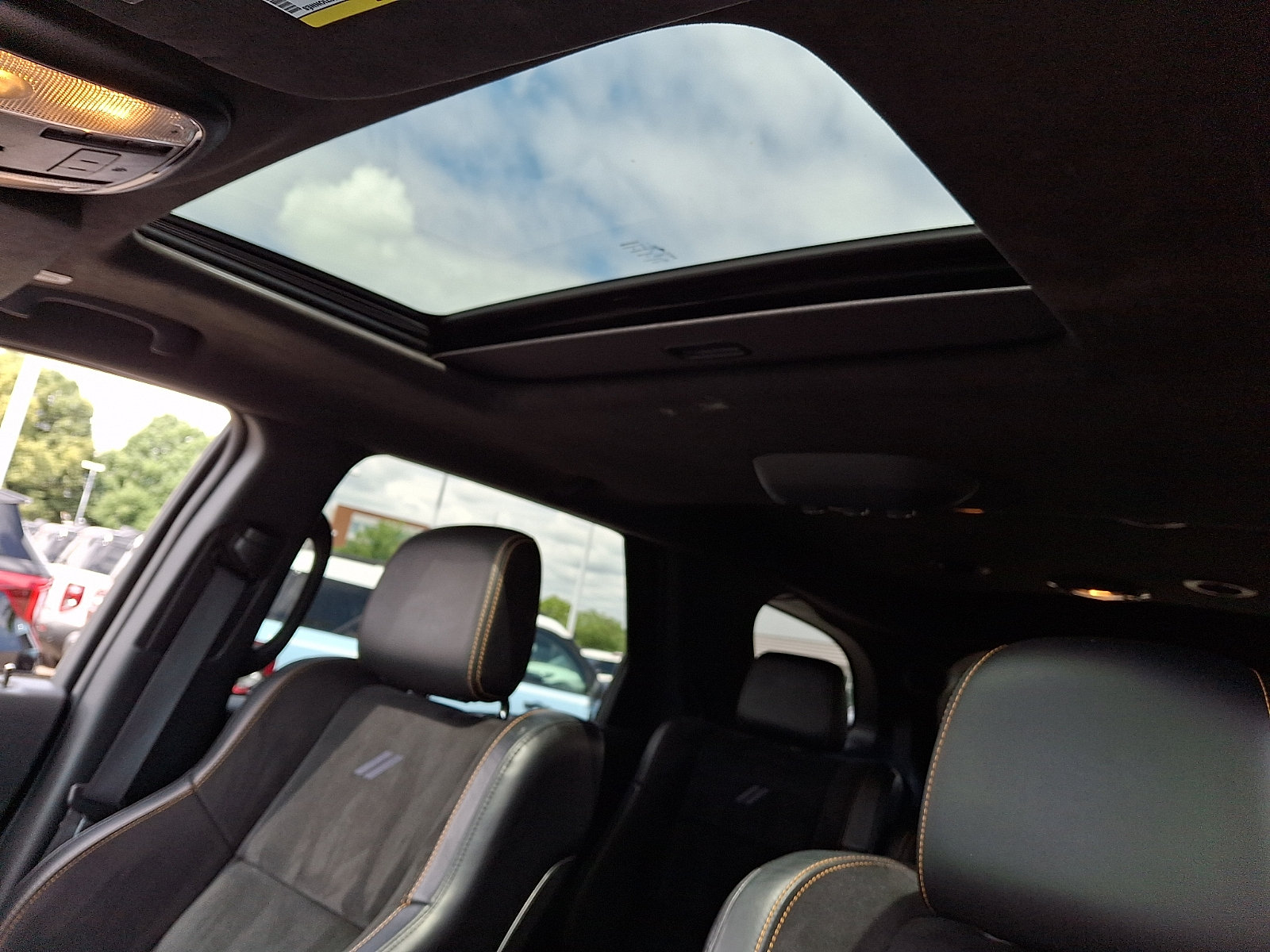 Used 2023 Dodge Durango R/T w/ Hemi Orange Plus Package AWD/4WD image 21