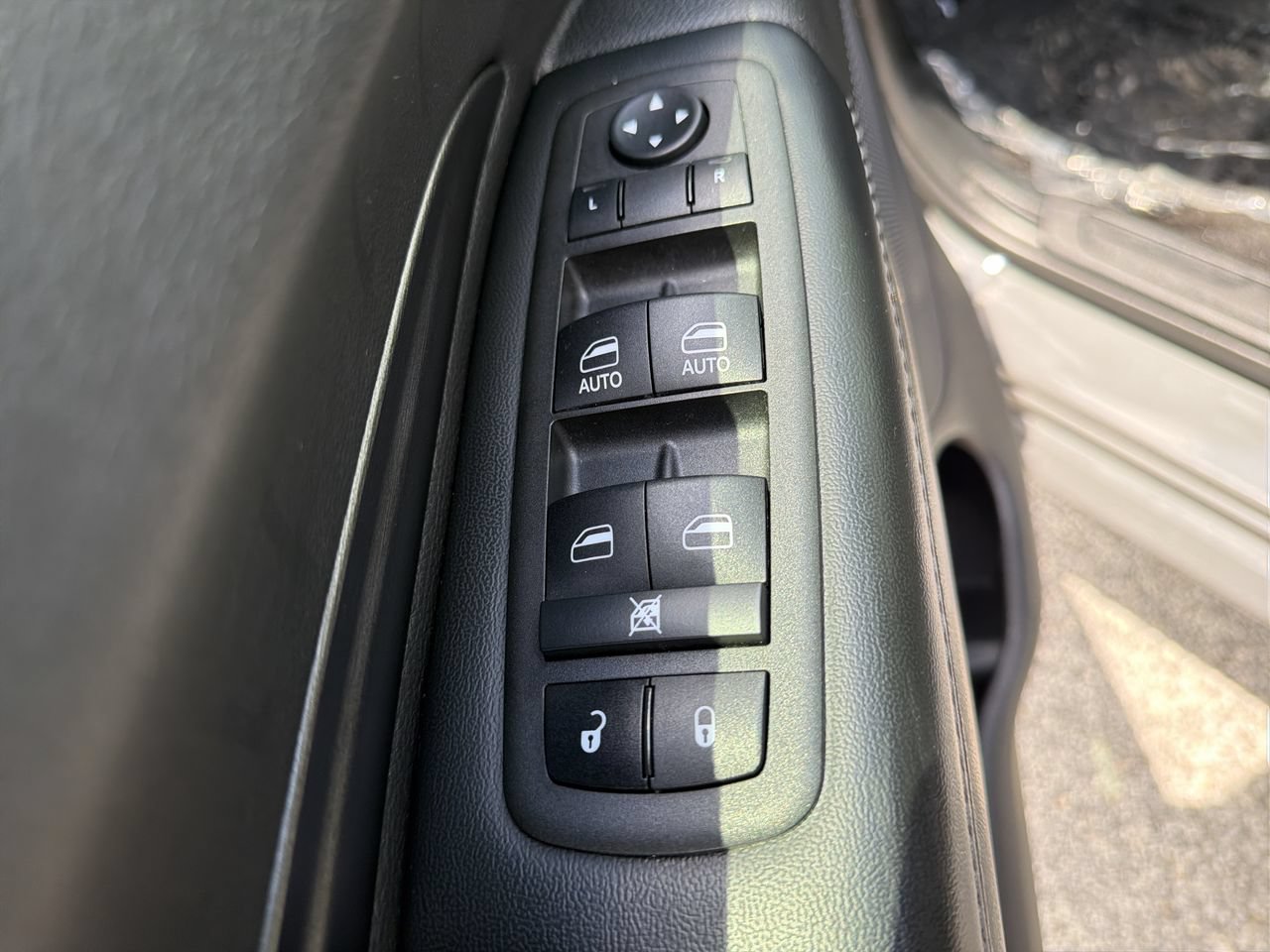Used 2022 Dodge Durango SXT w/ Blacktop Package AWD/4WD image 18