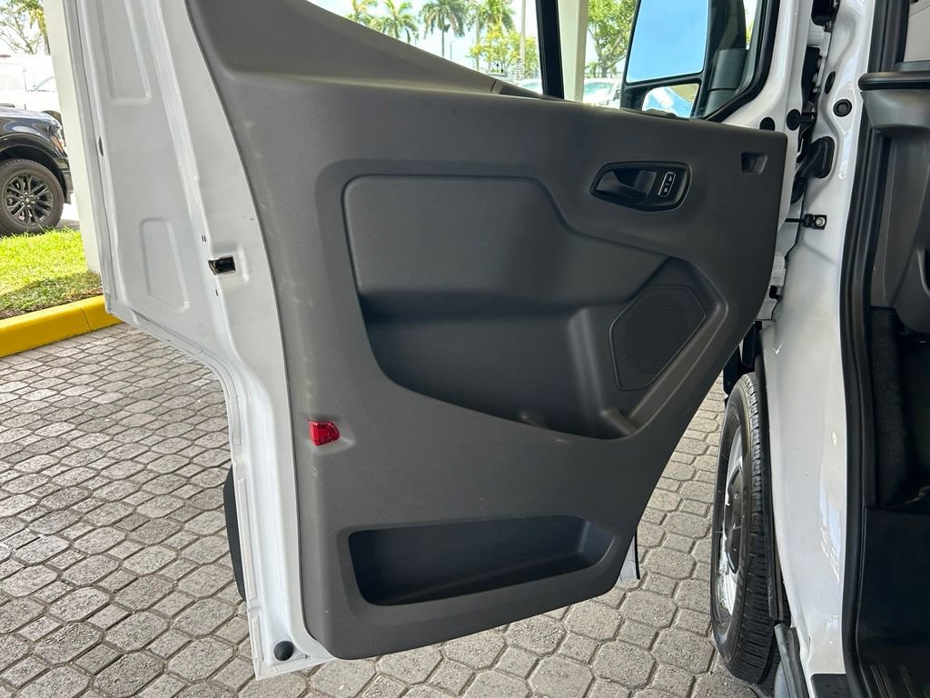 Certified 2025 Ford Transit 250 148 High Roof Extended RWD image 31