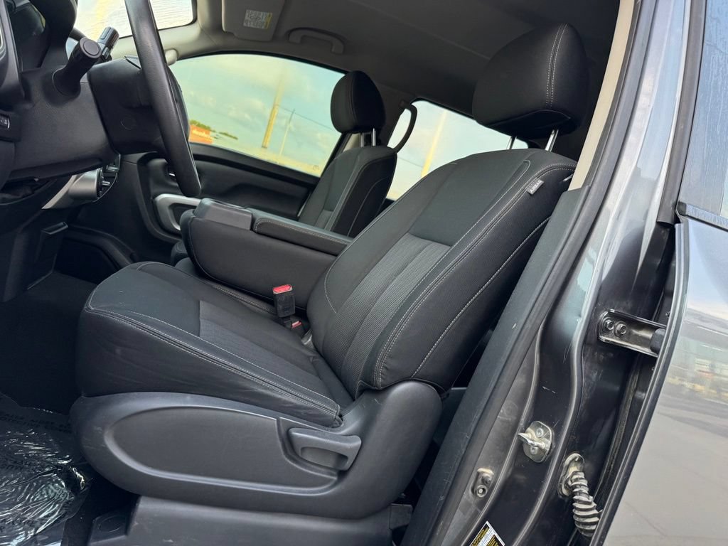 Used 2018 Nissan Titan SV AWD/4WD image 5