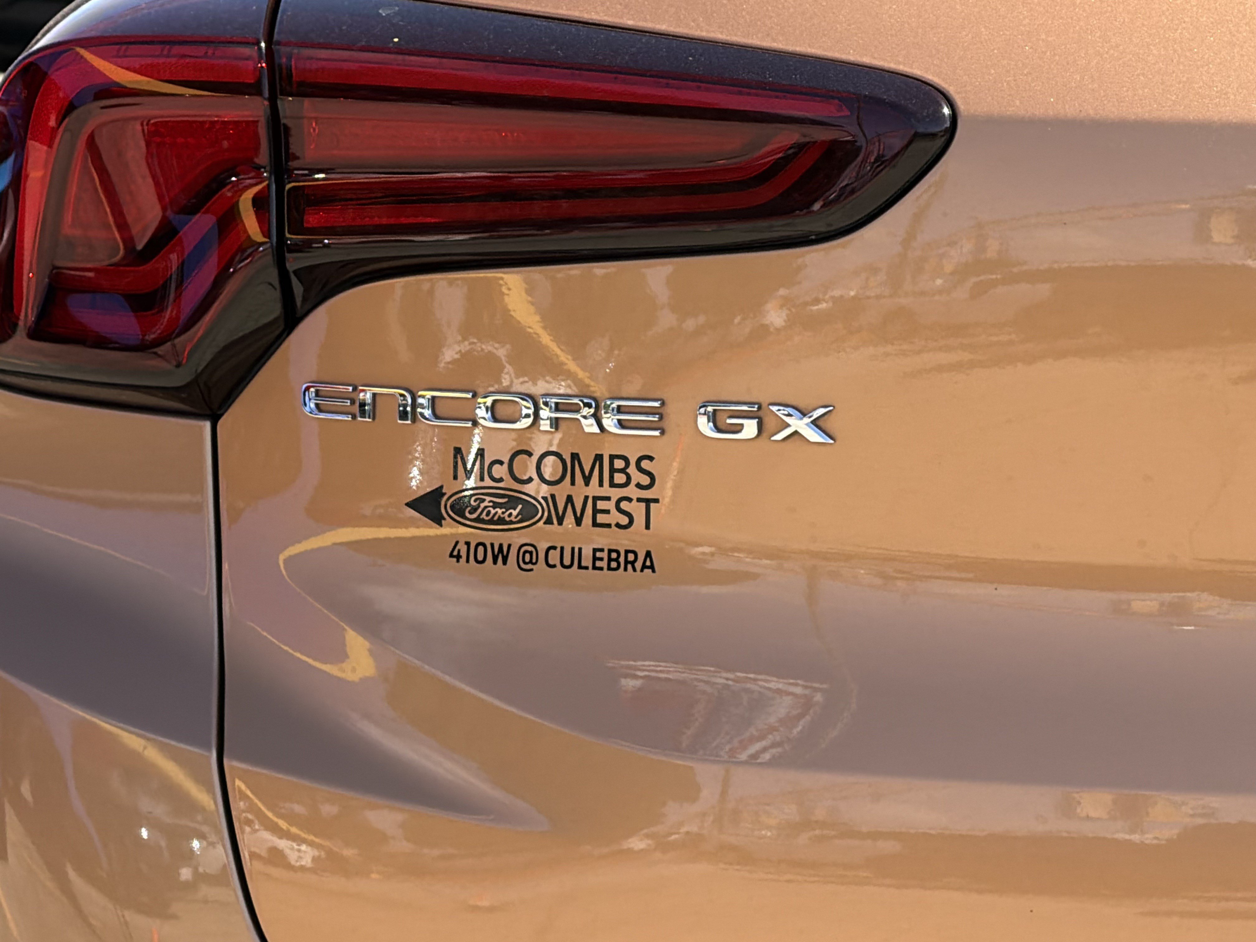 Used 2024 Buick Encore GX Sport Touring FWD image 8