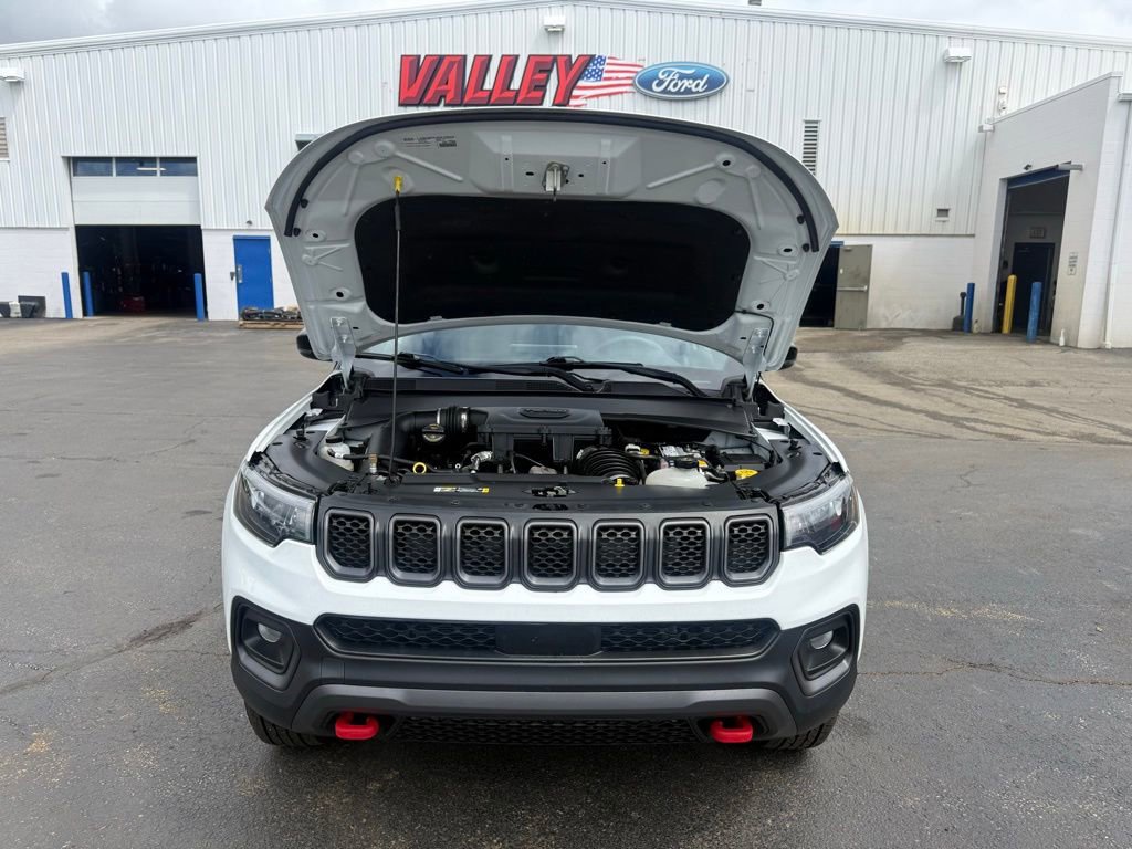 Used 2023 Jeep Compass Trailhawk w/ Trailhawk Convenience Group AWD/4WD image 53