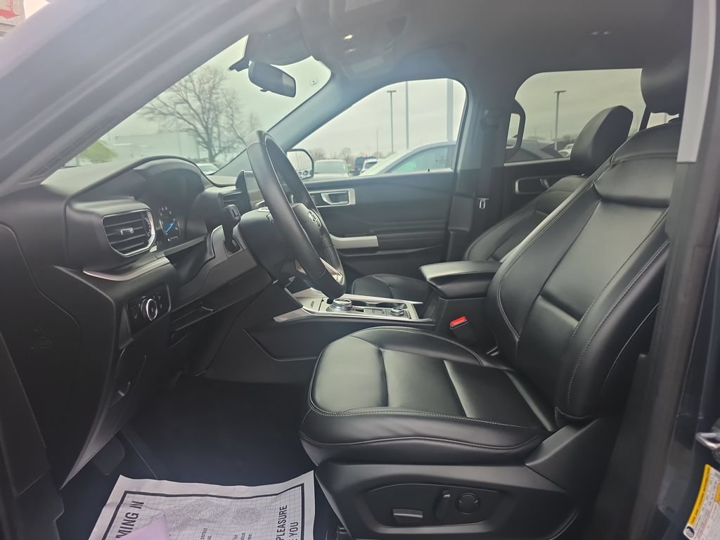 Certified 2024 Ford Explorer XLT w/ Equipment Group 202A AWD/4WD image 18