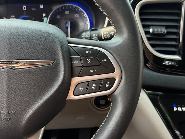 Used 2023 Chrysler Pacifica Touring-L FWD image 29