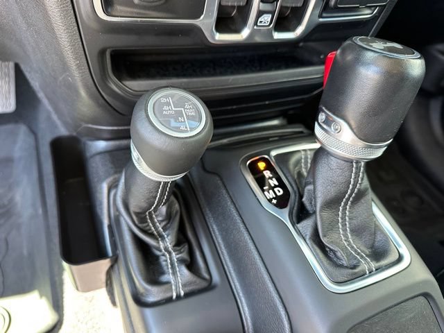 Used 2021 Jeep Wrangler Unlimited Sahara w/ Cold Weather Group AWD/4WD image 25