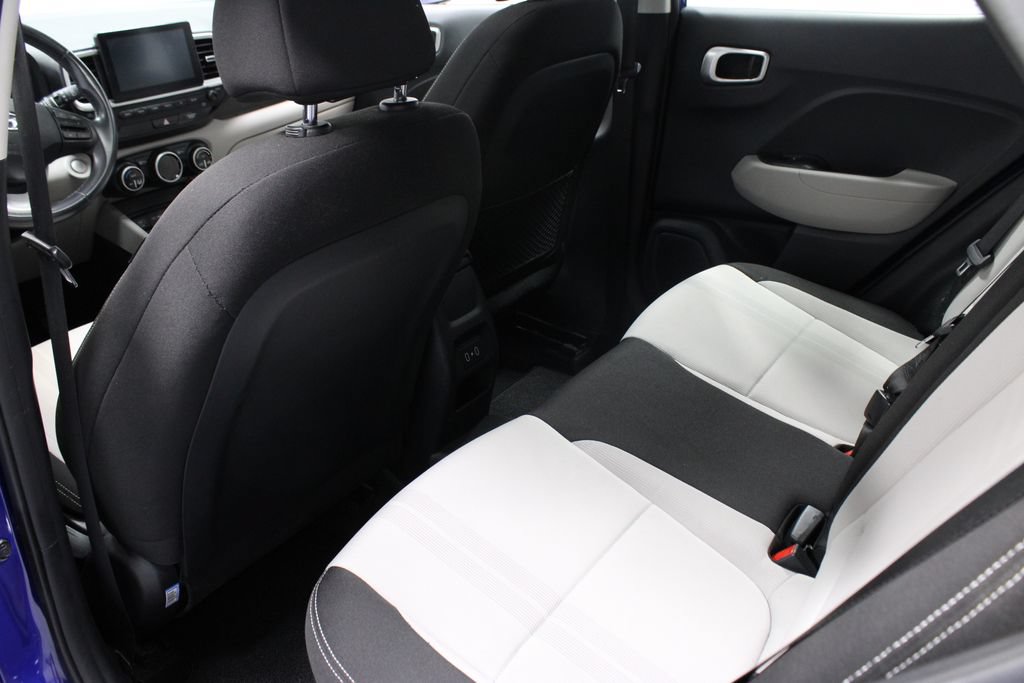 Used 2024 Hyundai Venue SEL FWD image 14