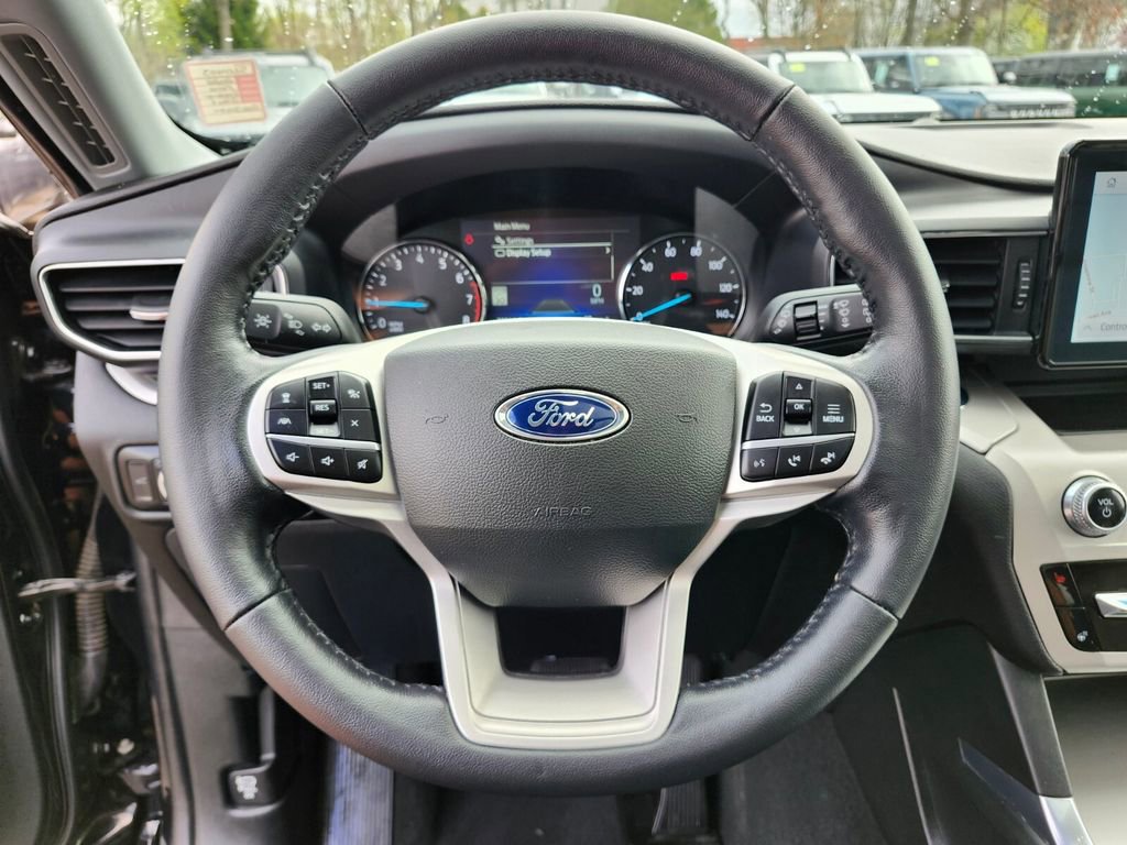 Certified 2022 Ford Explorer XLT w/ Equipment Group 202A image 30