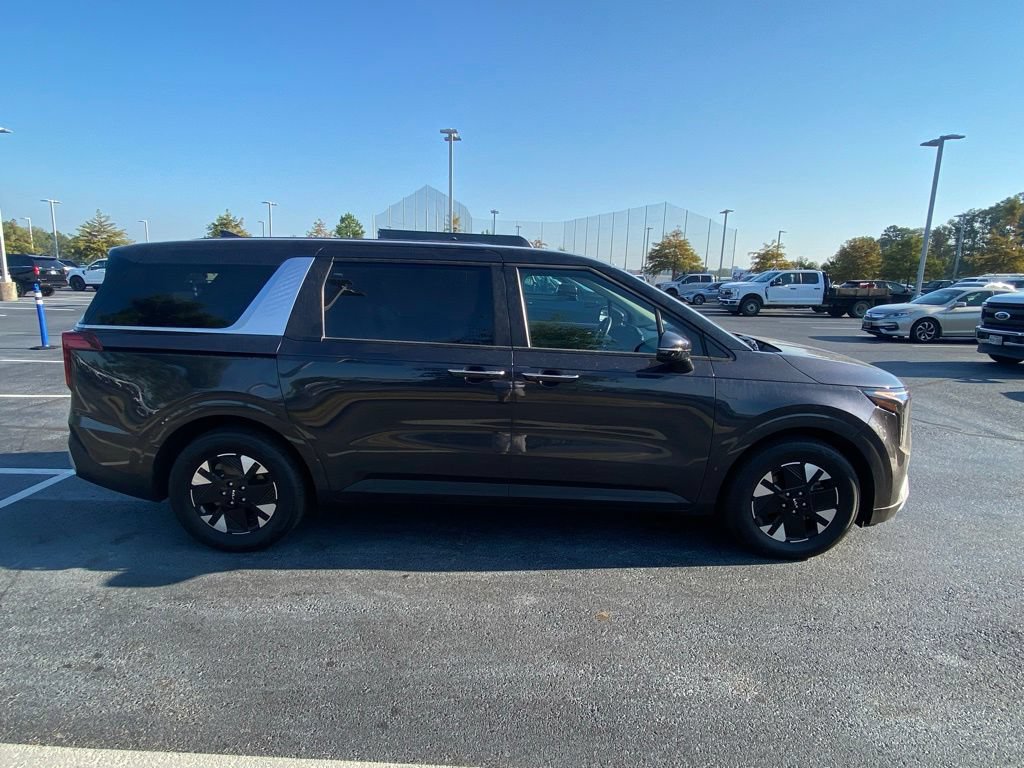 Used 2026 Kia Carnival LXS FWD image 8