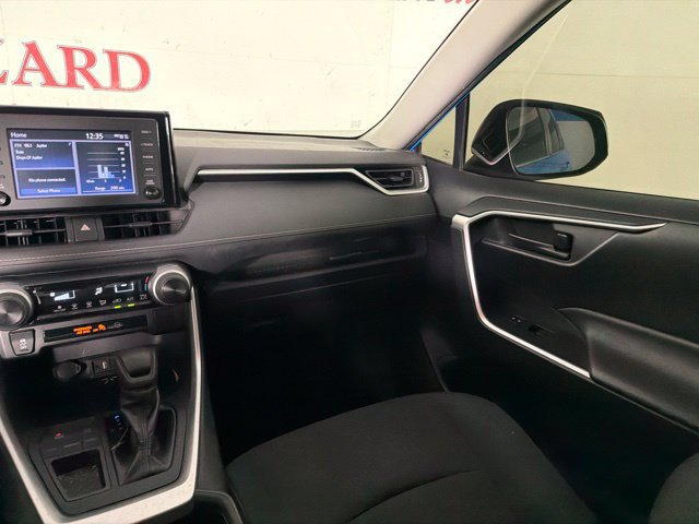 Used 2019 Toyota RAV4 LE FWD image 27
