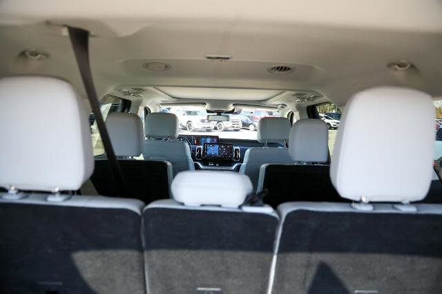 Certified 2025 Ford Expedition Max Platinum w/ Driver's Package image 14