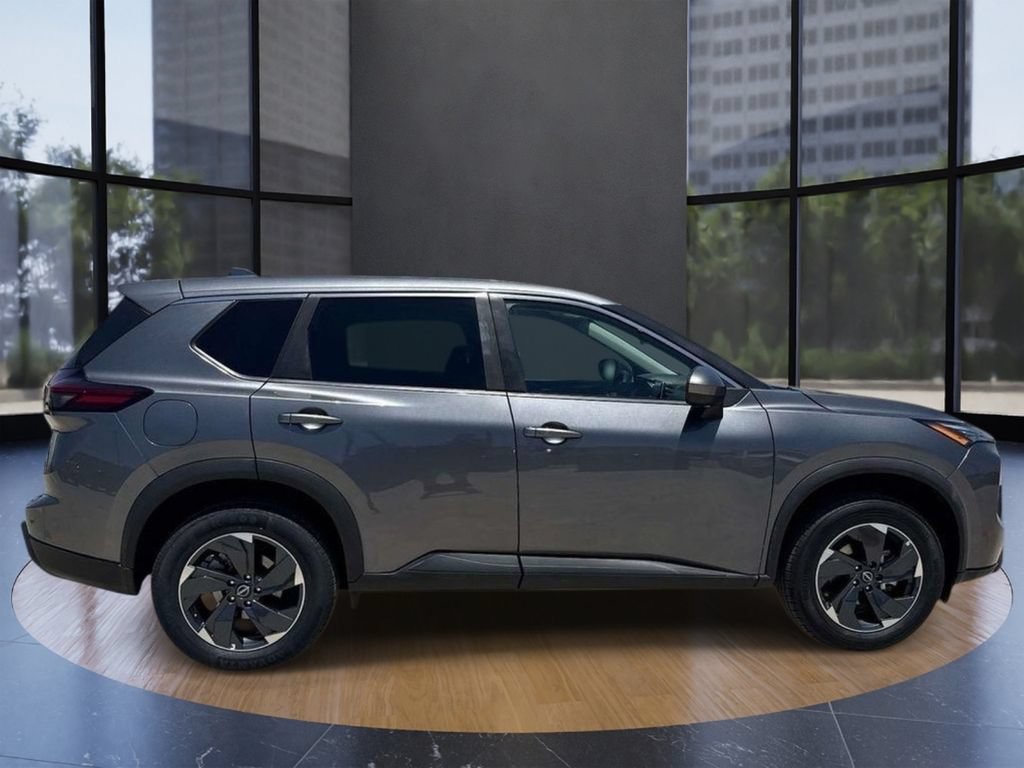 Used 2024 Nissan Rogue SV AWD/4WD image 2