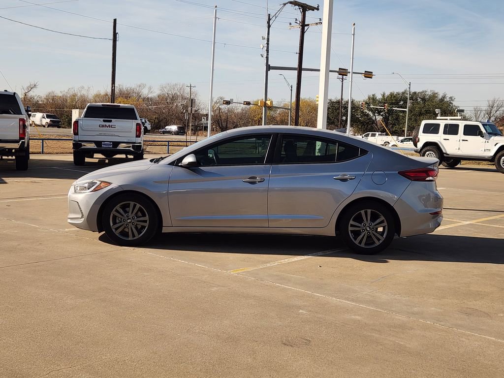 Used 2017 Hyundai Elantra SE image 2