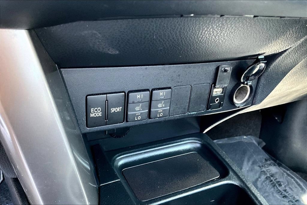 Used 2018 Toyota RAV4 Limited FWD image 17
