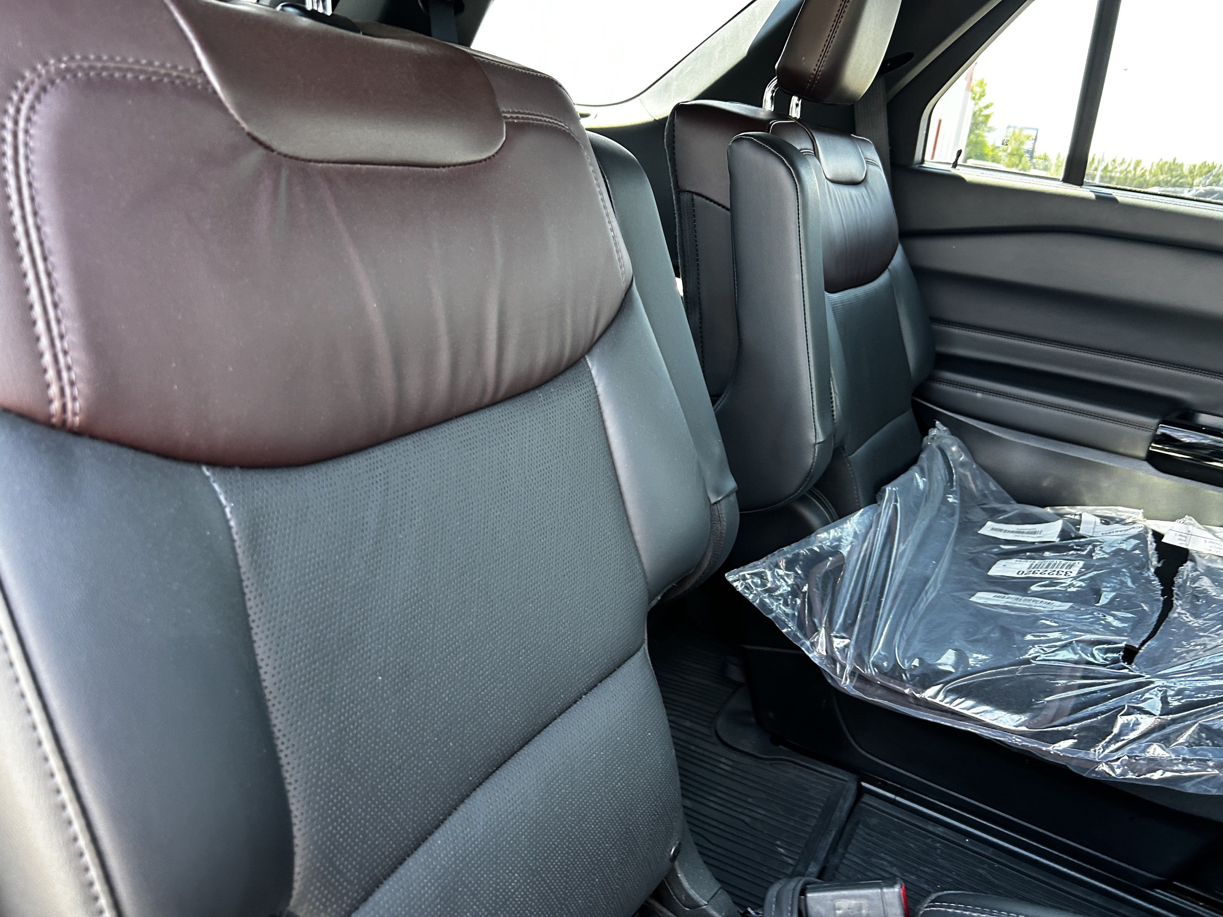 Certified 2023 Ford Explorer Platinum w/ Premium Technology Package AWD/4WD image 11
