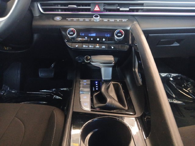 Used 2024 Hyundai Elantra SEL w/ Convenience Package FWD image 4