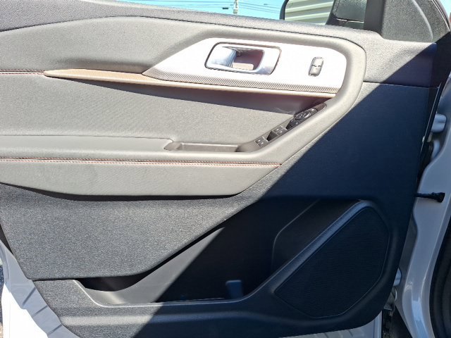 Certified 2025 Ford Explorer Active w/ Active Comfort Package RWD image 11