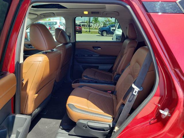 Used 2022 Nissan Pathfinder Platinum w/ Cargo Package AWD/4WD image 12