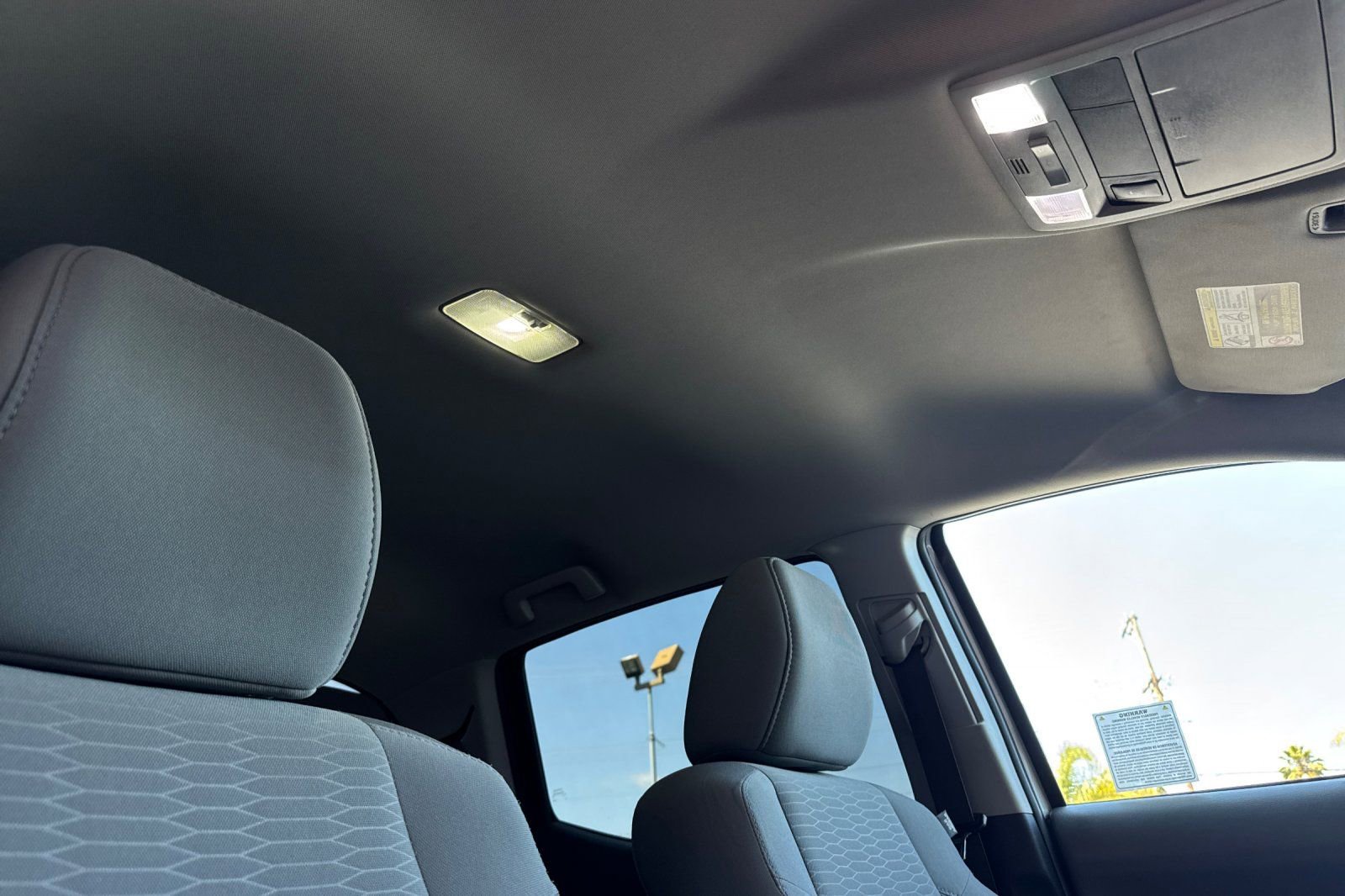 Used 2018 Toyota Tacoma SR5 RWD image 8