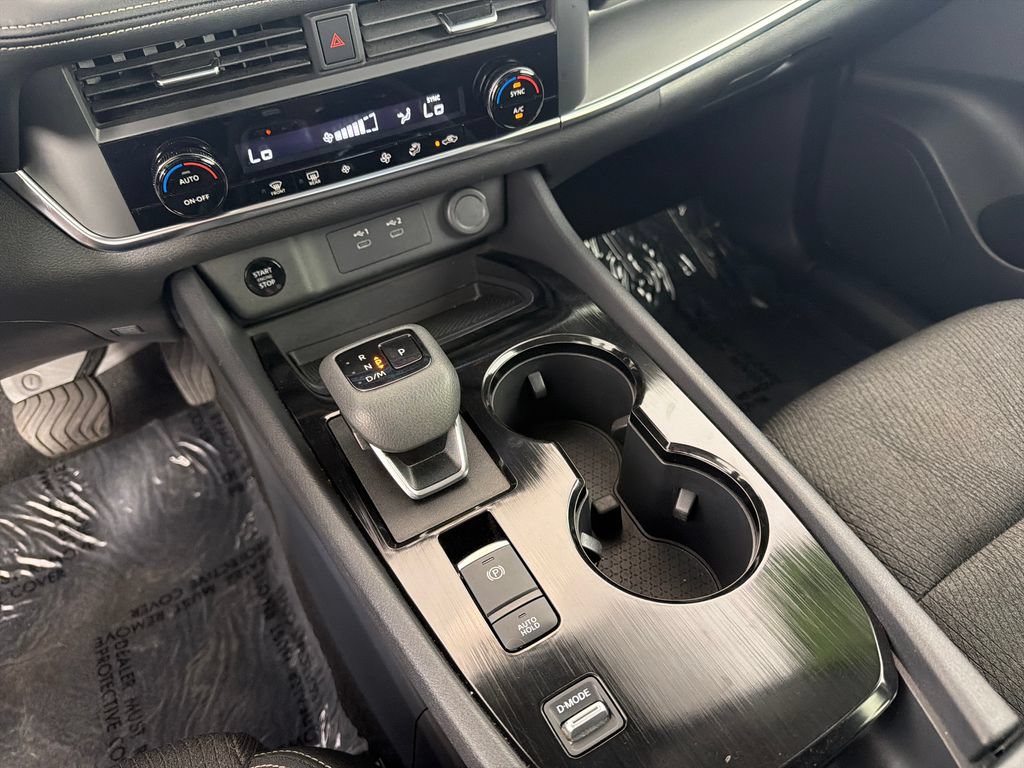 Used 2025 Nissan Rogue SV FWD image 16