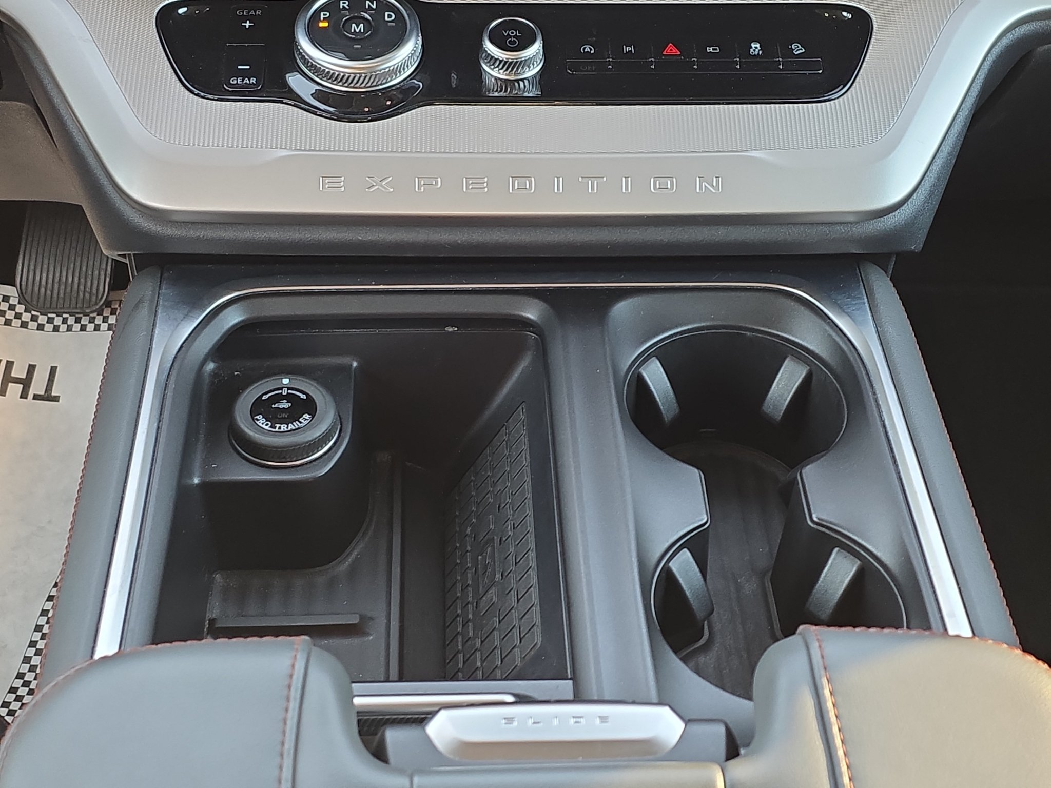 Certified 2025 Ford Expedition Active AWD/4WD image 32