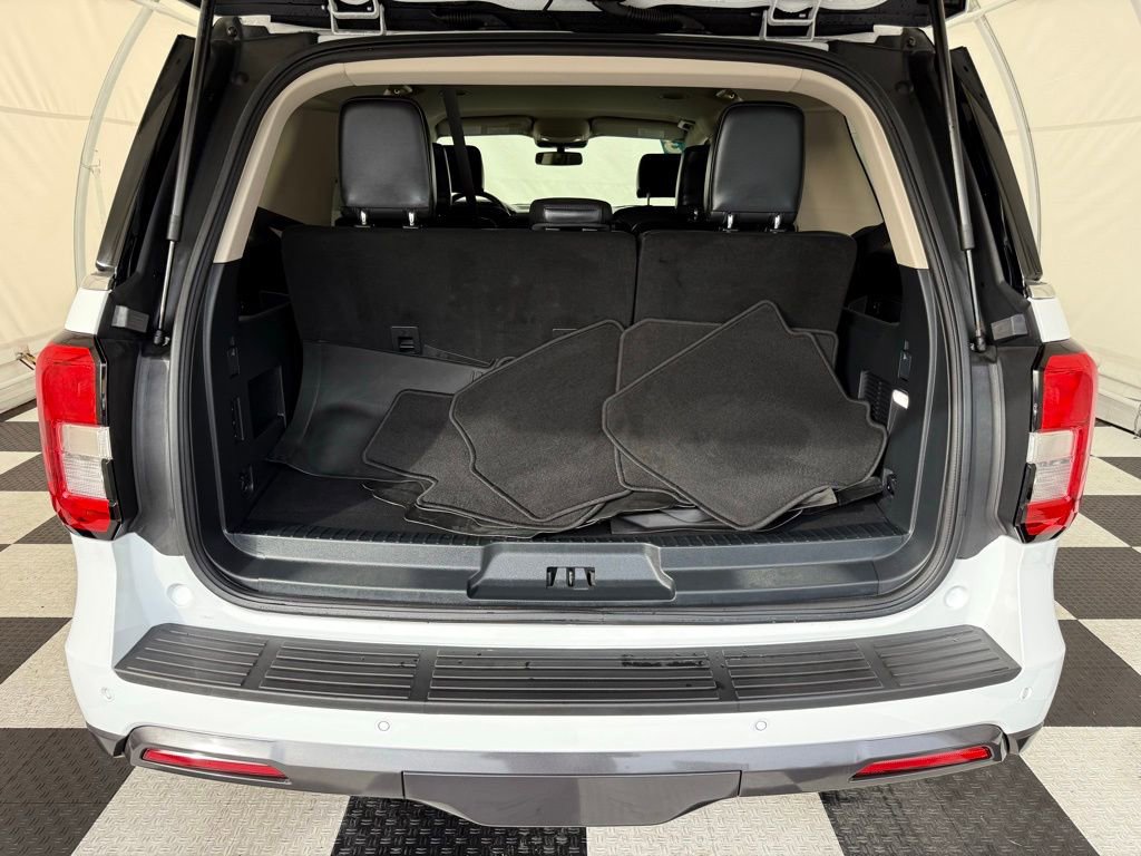 Certified 2023 Ford Expedition XLT image 5