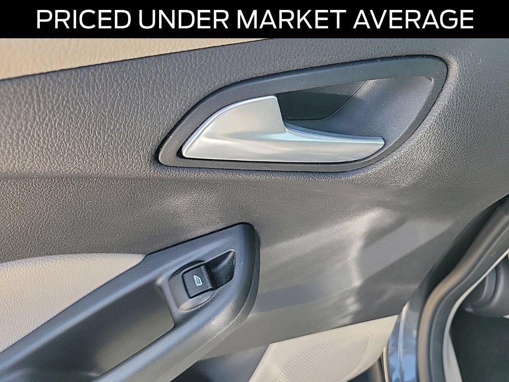 Certified 2018 Ford Focus SE FWD image 14
