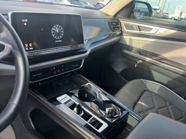 Used 2024 Volkswagen Atlas Peak Edition SE AWD/4WD image 12