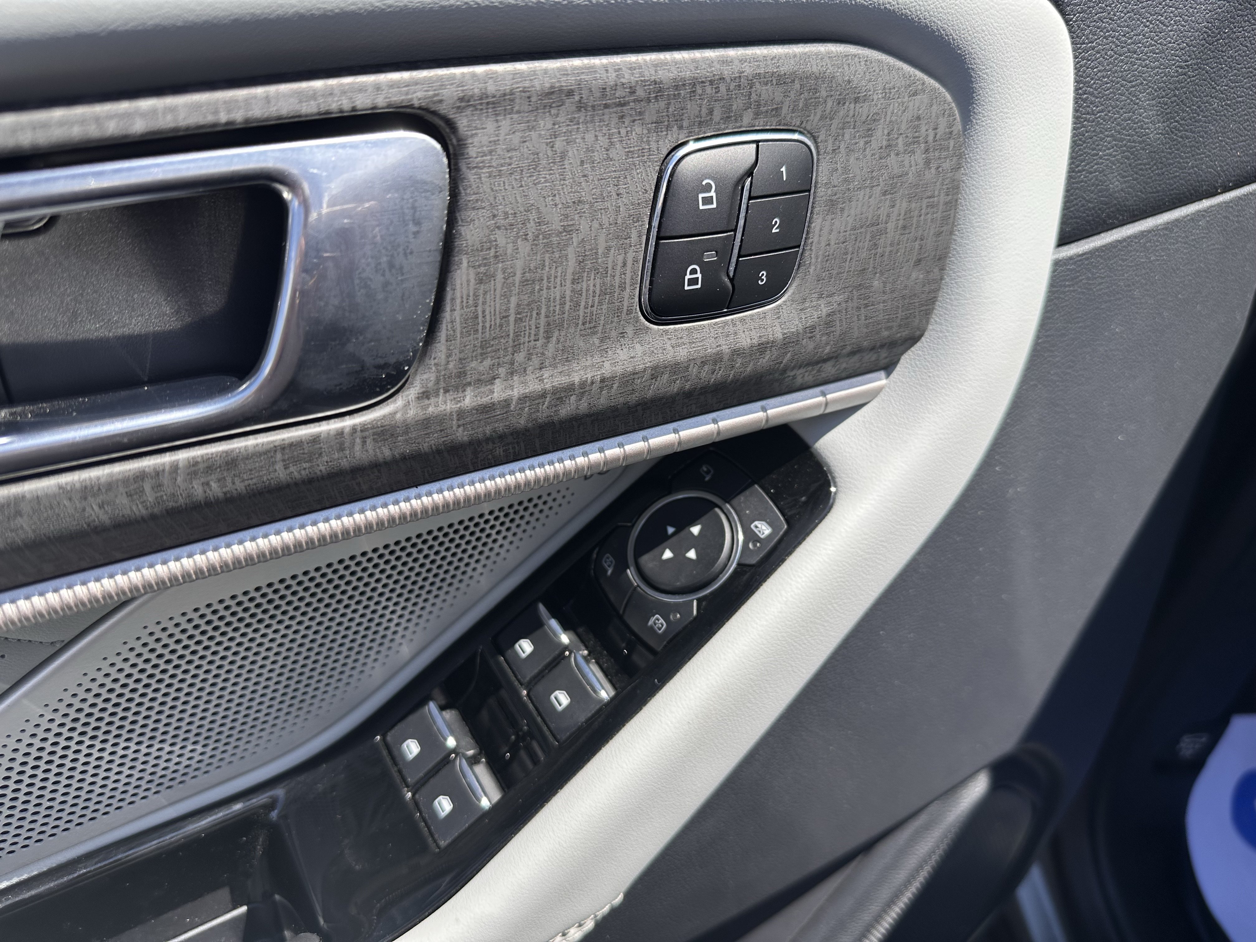 Certified 2025 Ford Explorer Platinum w/ Ultimate Package AWD/4WD image 18