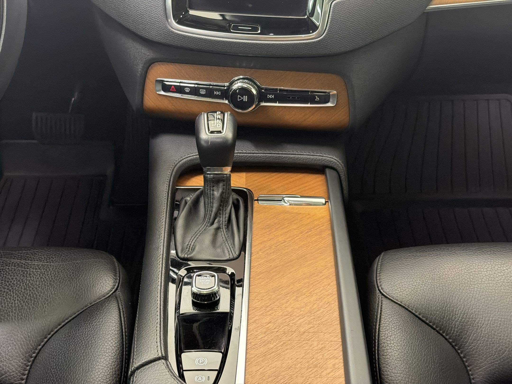Used 2022 Volvo XC90 T6 Momentum w/ Advanced Package AWD/4WD image 15
