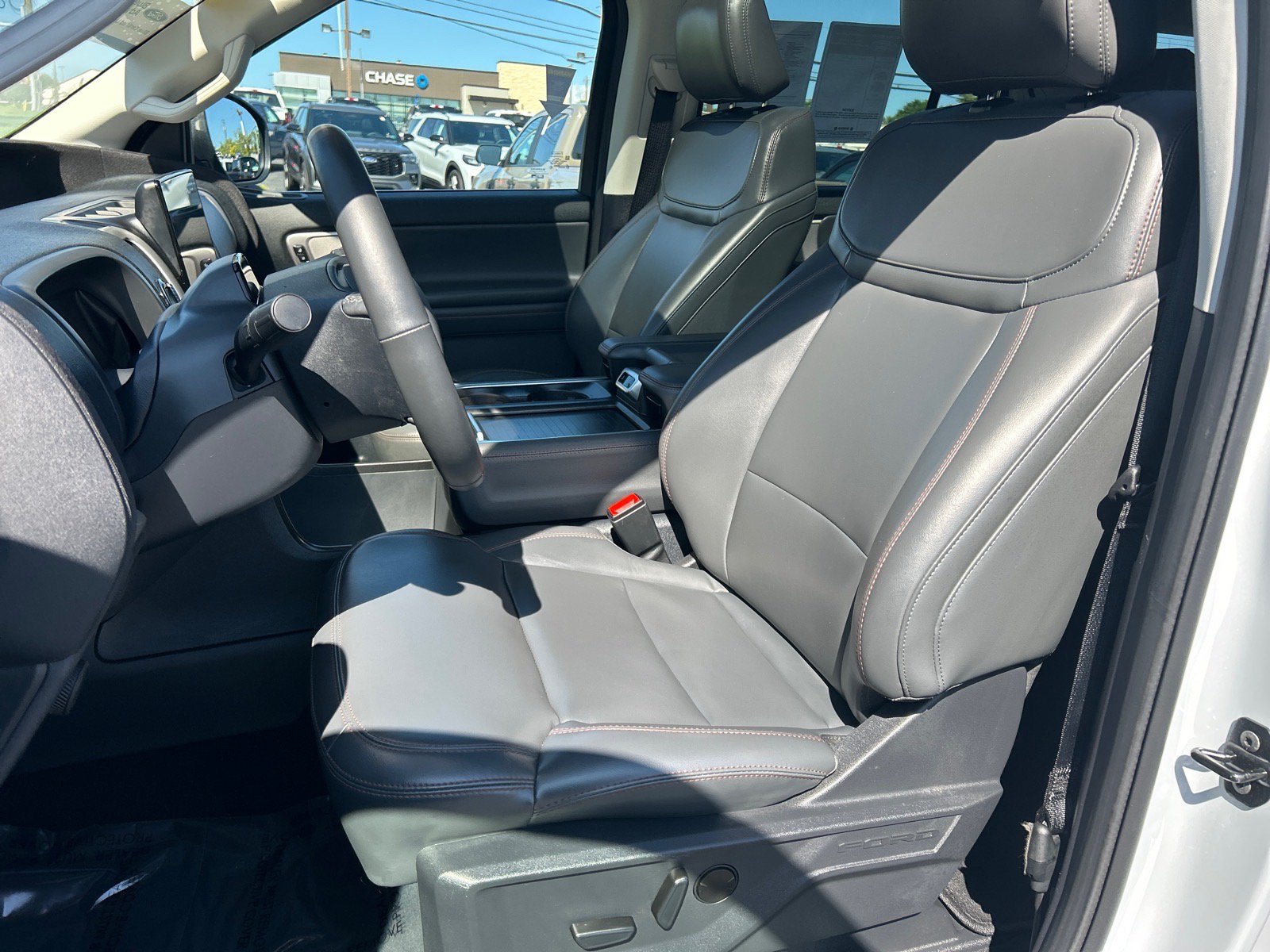 Certified 2025 Ford Expedition Active AWD/4WD image 7
