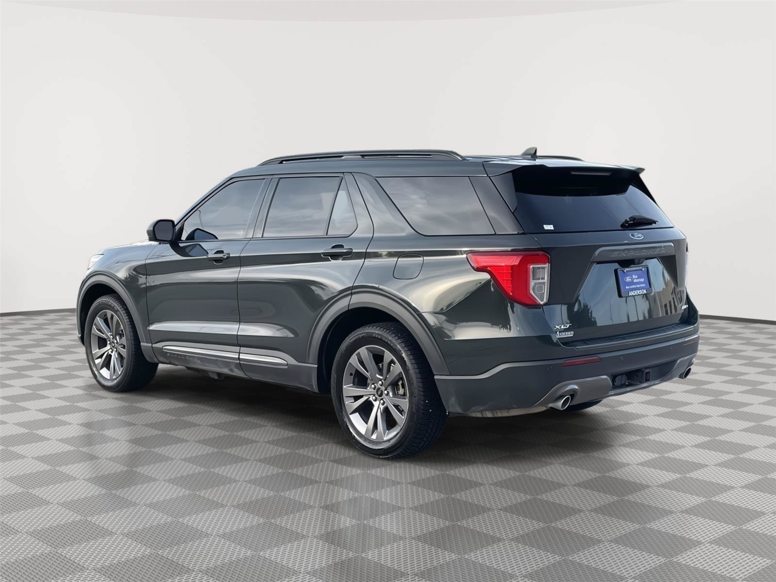 Certified 2021 Ford Explorer XLT w/ Equipment Group 202A AWD/4WD image 9