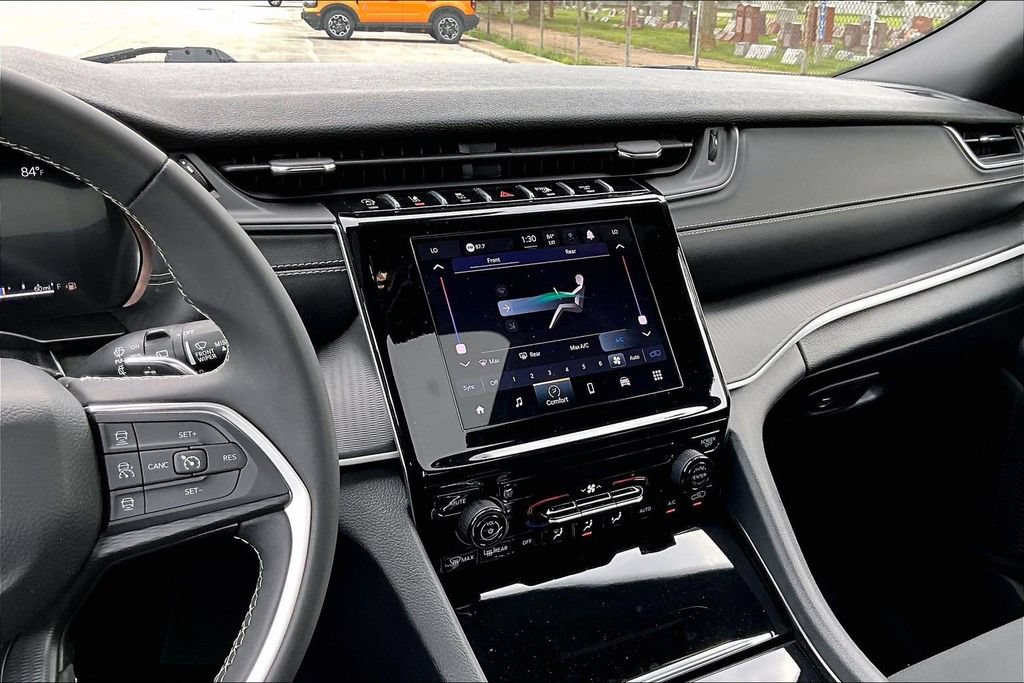 Used 2025 Jeep Grand Cherokee L Laredo AWD/4WD image 6