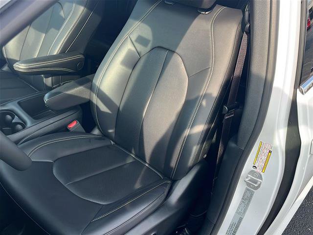 Used 2025 Chrysler Pacifica Select FWD image 10