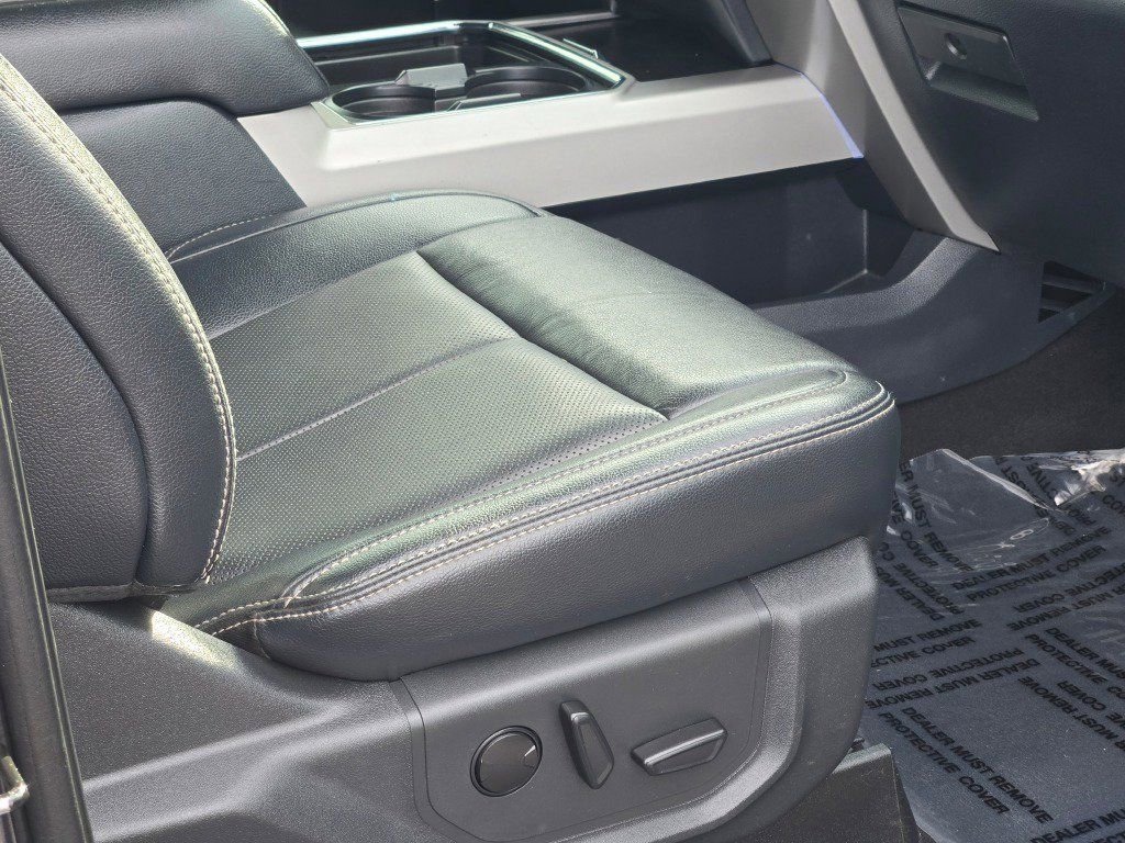 Certified 2022 Ford F250 Lariat w/ Snow Plow Prep Package image 6